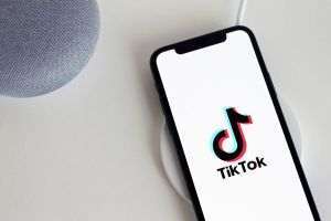 Platforma TikTok a închis zeci de conturi din cauza ingerinţelor în alegerile din Cehia